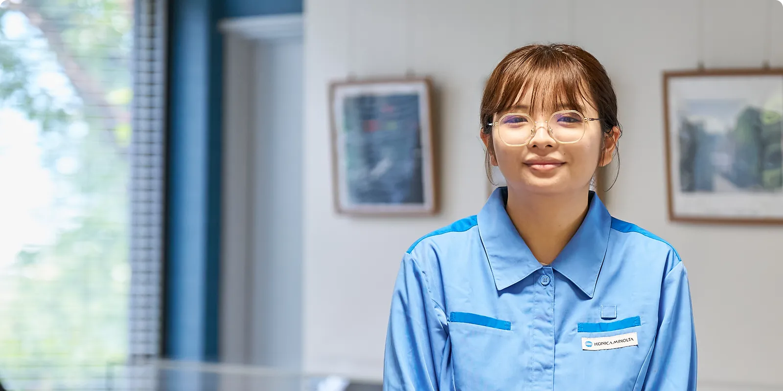 インタビュー手塚杏メインビジュアル